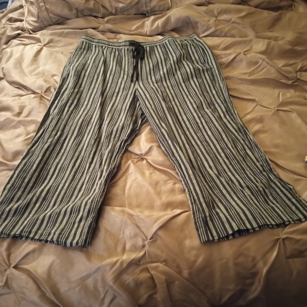 DKNY Black and Gray Striped Women's Capris